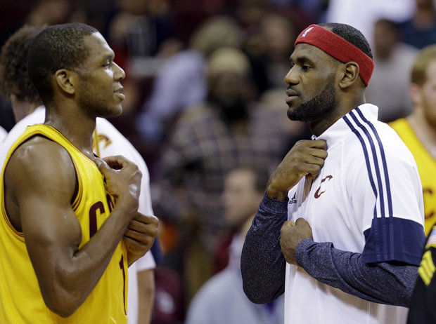 Cavs’ James Jones and LeBron James Are First Since ‘60s to Make NBA Finals Five Straight Times